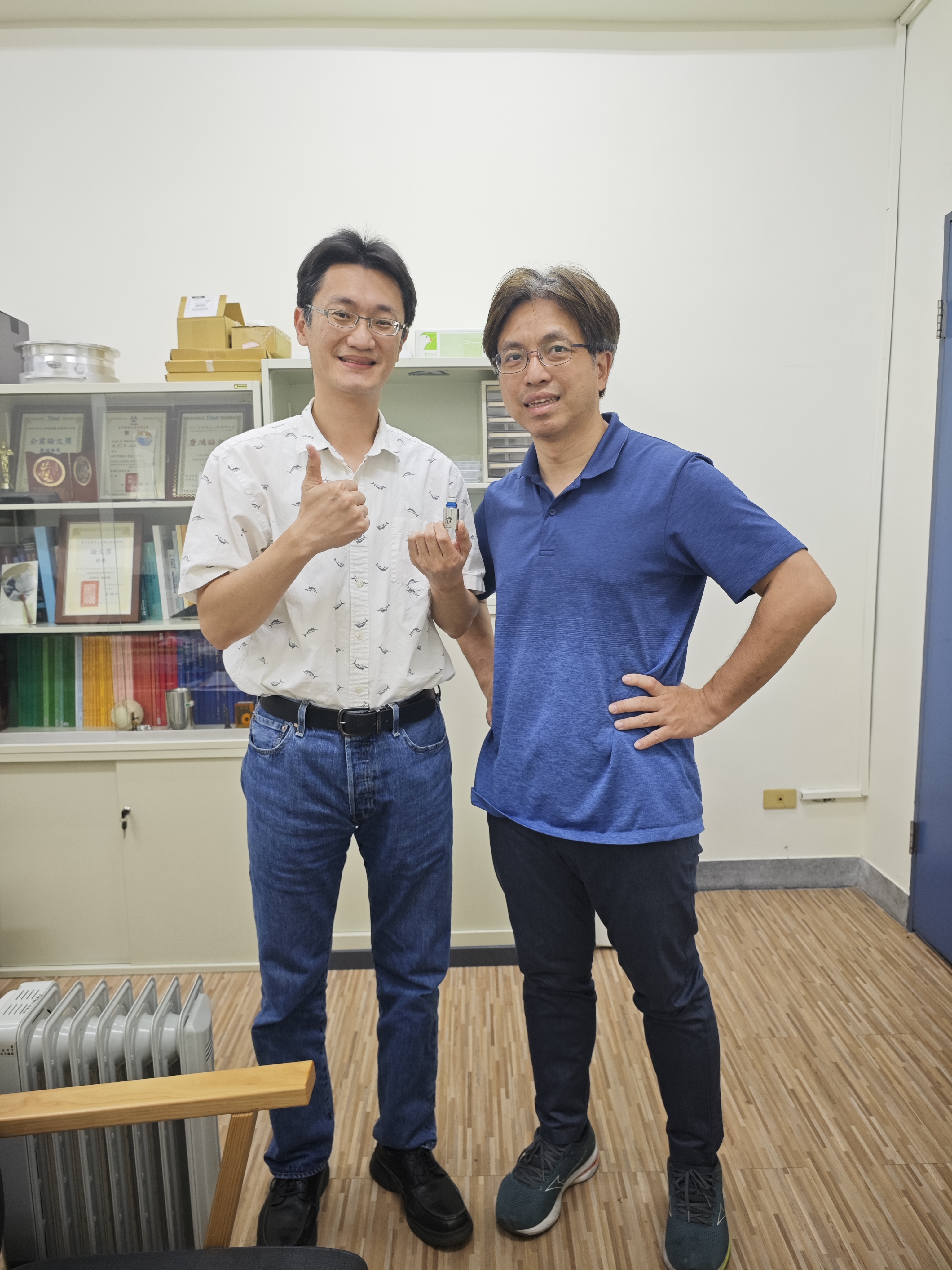 與國立中央大學機械系 洪榮洲教授 產學合作洽談進行中